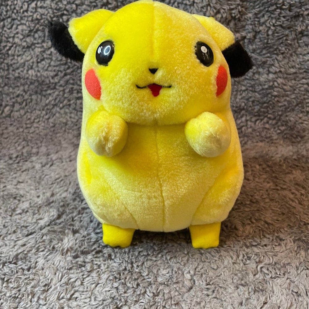 Pokemon 95’ fat pikachu talking lights moves